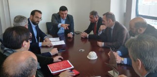 Στα γραφεία της ΠΔΕ ο υπουργός υγείας Βασίλης Κικίλια pde-kikilias