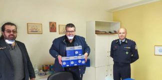 Μάσκες ασφαλείας παρέδωσε στο Αστυνομικό τμήμα Αιγίου ο Εμπορικός Σύλλογος Αιγιαλείας maskes-asfalia