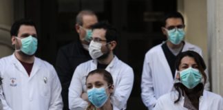 Συμβολικές κινητοποιήσεις από τους νοσοκομειακούς γιατρούς σε Πάτρα και Αίγιο για ενίσχυση του Ε.Σ.Υ. nosokomiakoi giatroi