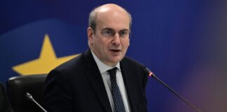 Χατζηδάκης: Νέο κύμα φορολογικών ελαφρύνσεων για τη μεσαία τάξη – Μόνιμες παροχές και επενδυτική ώθηση από το πλεόνασμα
