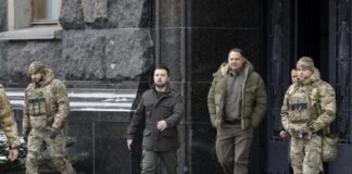 Ο Ζελένσκι αντιμετωπίζει διπλή πρόκληση: Εκλογές και η εφικτή στρατηγική στο μέτωπο