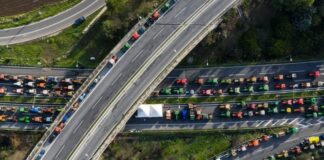 Αγροτικές Κινητοποιήσεις Κλιμακώνονται: Αποκλεισμοί και Κατευθυντήρια Συνάντηση