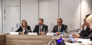 Ανδρουλάκης: Δεν θέλουμε κλείσιμο τραπεζών – Κανόνες εύρυθμης λειτουργίας και κοινωνική δικαιοσύνη