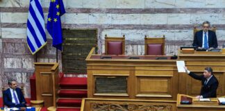 Ανδρουλάκης σε Μητσοτάκη: «Θέλετε να μείνετε στην Ιστορία ως Έλληνας Νίξον ή ως Έλληνας Όρμπαν;»