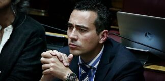 Όταν ο εκπρόσωπος της ΕΛ.Α.Σ. συνεργαζόταν με την ΟΝΝΕΔ στο Λονδίνο – Η πολυτάραχη διαδρομή Νυφούδη