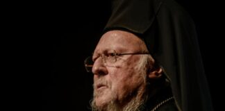 «Ειρήνη σε Κάθε Γωνιά της Γης»: Η Συγκινητική Έκκληση του Οικουμενικού Πατριάρχη από τη Γενέτειρά του Ίμβρο