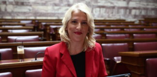 Ρένα Δούρου: «Ο Σκύλος που Δεν Ξέρει να Γαβγίζει Κουβαλάει το Λίπος στα Πρόβατα» – Η Φαρμακερή Παροιμία και οι Αιχμές για την Ηγεσία του ΣΥΡΙΖΑ
