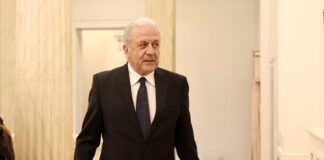 «Μπούρδα» το Qatargate λέει ο Αβραμόπουλος – Ζητά άρση ασυλίας και καταγγέλλει σκοπιμότητα αστυνομικών