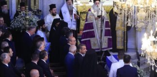 Τελευταίο αντίο στον Νίκο Ταγαρά – Παρόντες Μητσοτάκης και Σαμαράς στην εξόδιο ακολουθία