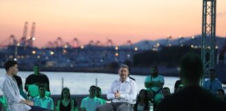 Ανδρουλάκης από Δραπετσώνα: Δωρεάν ΜΜΜ για Όλους τους Νέους έως 24 Ετών, Τετραήμερη Εργασία και Πλαφόν στα Ενοίκια – Το Πλήρες Σχέδιο για τη Νέα Γενιά