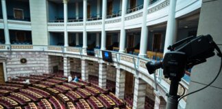 Προεκλογικές παροχές και δημόσιο χρέος: Πόσο αντέχει η ελληνική οικονομία