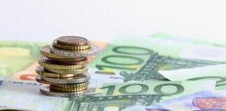 Φεύγει για τη Βουλή το Πακέτο Παροχών: Επίδομα 150€ ανά Παιδί, 72 Δόσεις, Επιστροφή Ενοικίου και Ακατάσχετο στα 1.600€