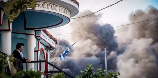 Μαύρος καπνός σκεπάζει τη Θεσσαλονίκη – δύο εργοστάσια τυλίχθηκαν στις φλόγες