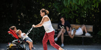 Η Ελλάδα χάνει τους νέους της