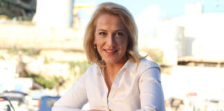 «Δεν θα αποσυρθώ» – Η Δούρου αψηφά τον Πολάκη και μπαίνει στη μάχη για την ηγεσία