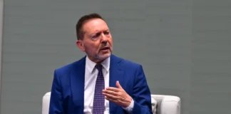 ΑΓΣΣΕ: «Πληρωμένη» η απάντηση στον Στουρνάρα για τη 13η σύνταξη – Οι συνταξιούχοι έχουν χάσει το 45% του εισοδήματός τους