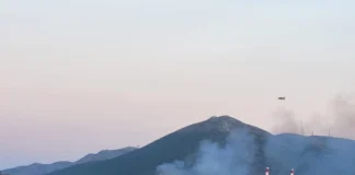 «Φύγετε τώρα» – Φωτιά στο Αλιβέρι, ήχησε το 112 για εκκένωση του Προφήτη Ηλία