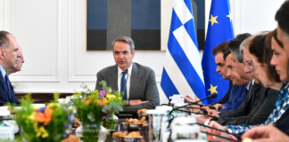 Μητσοτάκης στα υπουργικά έδρανα: «Μην φοβάστε τον πολιτικό χρόνο» – Η εντολή για τα κανάλια και το μήνυμα για τις εκλογές