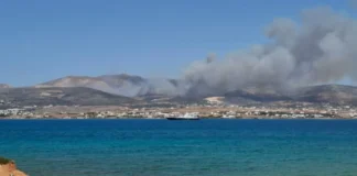 Πάρος: Σε εξέλιξη η μεγάλη φωτιά – Μηνύματα του 112 για εκκένωση πέντε περιοχών