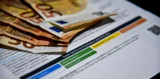 Τιμολόγια ρεύματος: Ανατροπή στην αγορά – Τα «κίτρινα» πιο φθηνά, τα «μπλε» ακρίβυναν Σύγκριση τιμολογίων ρεύματος και η εξέλιξη των τιμών.