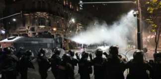 Αργεντινή: Επεισόδια έξω από τη Γερουσία – Χιλιάδες διαδηλωτές κατά Μιλέι για τη γη και τη λιτότητα