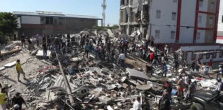 Σεισμός Κολομβία 7,4: 111 νεκροί, μάχη στα συντρίμμια – Κατάσταση εθνικής καταστροφής Σεισμός Κολομβία 7,4: Ερείπια κτιρίων και επιχειρήσεις διάσωσης μετά την καταστροφή.