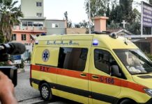 Αιγιάλεια: Μητέρα συνελήφθη επειδή χαστούκιζε 6χρονο σε παραλία – Εισαγγελέας διέταξε νοσηλεία Ασθενοφόρο του ΕΚΑΒ έξω από νοσοκομείο – φωτογραφία αρχείου.