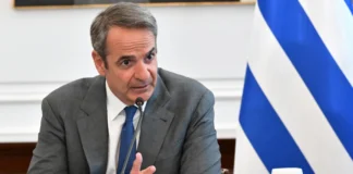 Μητσοτάκης στο Συντονιστικό Κέντρο Κρίσεων – Στήριξη στους πυροσβέστες εν μέσω δύσκολων συνθηκών