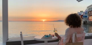 Ο ελληνικός τουρισμός πάει καλά, αλλά οι Έλληνες τουρίστες λιγοστεύουν – Η υποχώρηση της εγχώριας κίνησης και οι νέες ισορροπίες