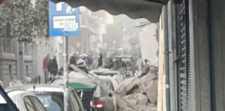 Έκρηξη στην καρδιά της Πλάκας: Κατέρρευσε παλιό κτίριο στη Λυσικράτους — Ένας τραυματίας, έρευνες για διαρροή φυσικού αερίου
