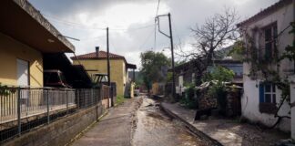 Σκιάθος και Εύβοια στο έλεος της κακοκαιρίας: 130 χιλιοστά βροχής σε μία ώρα, κατολισθήσεις, απεγκλωβισμοί και δρόμοι-ποτάμια