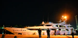 Η μοιραία σύγκρουση στα Ίσθμια – 74χρονος νεκρός και εγγονός τραυματίας από θαλαμηγό 50 μέτρων