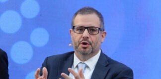 Φωτοβολταϊκά στα μπαλκόνια «μέσα στις επόμενες ημέρες» – Τι είπε ο Τσάφος για ρεύμα, βενζίνη και πετρέλαιο