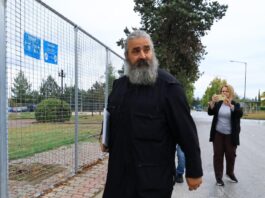 Δίκη Τεμπών: «Του πλύναμε τις πληγές, μύριζε χημικά» — Ο πατέρας του Κύπριου φοιτητή κατέθεσε για τη σορό που δεν ήθελαν να ανοίξουν