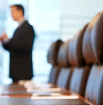 Ο «Self-Made» Ήρωας, τα Κερατάκια του Διαβόλου και η Βιτρίνα που Ράγισε
