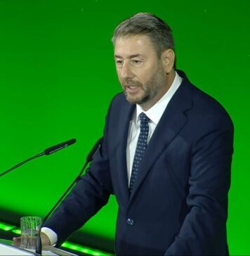 Ανδρουλάκης: Πρόταση νόμου για ιδιωτικό χρέος και στήριξη μικρομεσαίων — Τι περιλαμβάνει
