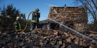 Το Κίεβο υπό νέο σφυροκόπημα: Η Νότια Γέφυρα στο στόχαστρο, ένας νεκρός και δύο τραυματίες σε πολυκατοικία