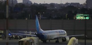 Πτήση FlyDubai: Ο πιλότος μαχαιρώθηκε, άνοιξε την πόρτα του πιλοτηρίου και οι επιβάτες ακινητοποίησαν τον συγκυβερνήτη – «Αληθινός ήρωας» λέει ο Νετανιάχου