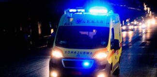 Δύο μοτοσικλέτες συγκρούστηκαν στα διόδια Ελευσίνας — Ένας 42χρονος σε σοβαρή κατάσταση, δύο ελαφρύτερα τραυματίες