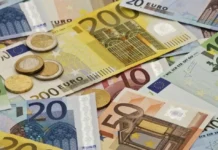 Το ευρώ έπεσε στο χαμηλότερο επίπεδο 17 μηνών: Η δημοσιονομική κρίση της Γαλλίας συναντά την απειλή πρόωρων εκλογών στην Ισπανία
