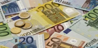 Το ευρώ έπεσε στο χαμηλότερο επίπεδο 17 μηνών: Η δημοσιονομική κρίση της Γαλλίας συναντά την απειλή πρόωρων εκλογών στην Ισπανία