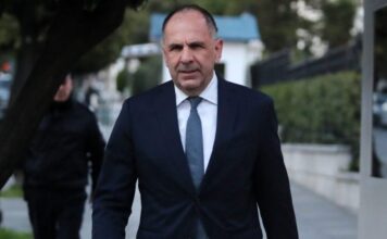Από την Κάρπαθο στο Καστελόριζο: Γιατί ο Γεραπετρίτης λέει «μεγάλο Όχι» τώρα — και τι κρύβεται πίσω από τις τουρκικές NAVTEX