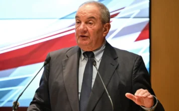 Καραμανλής από το βήμα της κινεζικής πρεσβείας: «Πρωτοπόροι» στη σχέση με το Πεκίνο, «δεν είναι αμόλυντη η Δύση» για την Ουκρανία