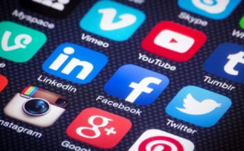 Social media: Το ΠΑΣΟΚ αντιπροτείνει διαβαθμισμένη πρόσβαση — Γονική εποπτεία για 13-14 ετών, αυστηρός περιορισμός κάτω των 13