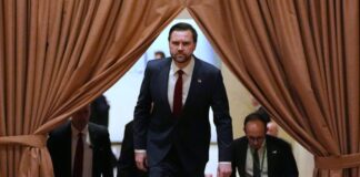 Ο Βανς στο τιμόνι, ο Τραμπ στο τηλέφωνο: Τι κρύβει η μυστική σύσκεψη στο Καμπ Ντέιβιντ για Ιράν και Υεμένη